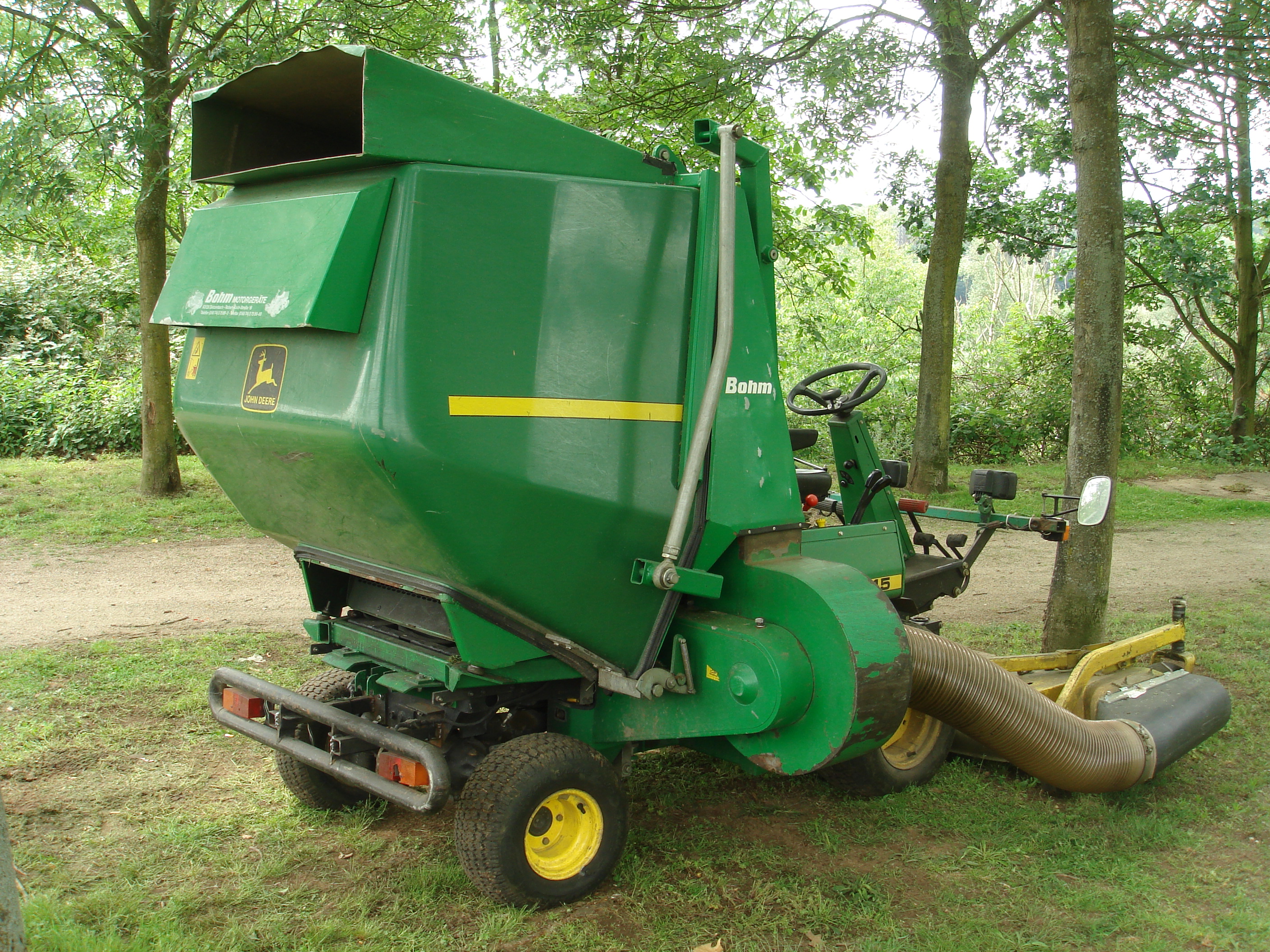 A serious lawnmower for a serious lawn. Not recommended for purchase however! (Image via Wikimedia CC/rupp.de)