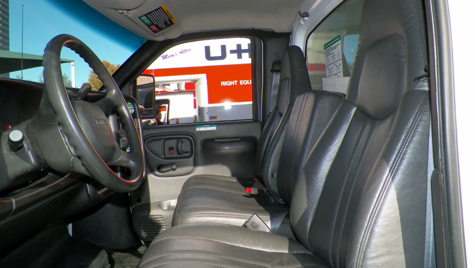 How Many Seats Are In A Moving Truck 
