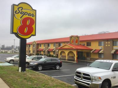 U Haul Moving Truck Rental In Bowling Green Ky At Super Eight