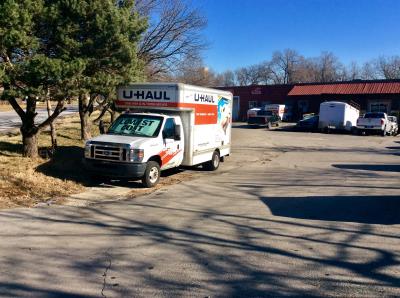 U Haul Moving Truck Rental In Des Moines Ia At Cotofos Auto Services