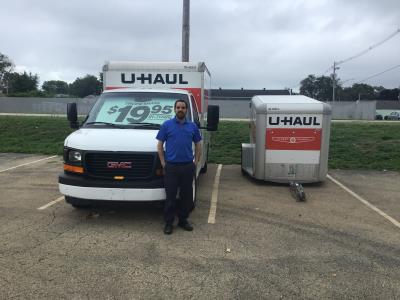 U Haul Moving Truck Rental In Pekin Il At Save A Lot 478