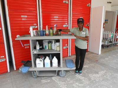 U Haul Virtual Tour Donna Is Our Storage Facility Housekeeper She Takes Personal Pride In Her Work