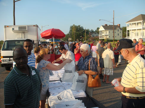 Guests gather to receive their Virginia SuperGraphic T-shirt and information kit. 