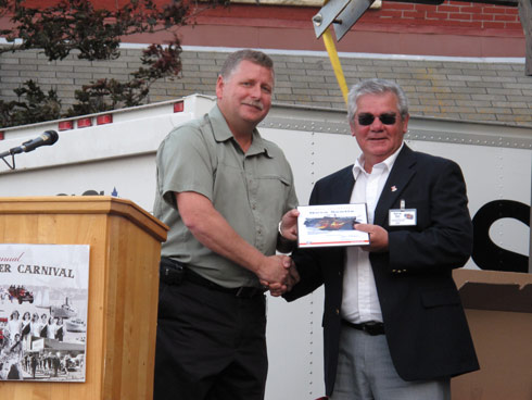 MCP Bennett, presents a plaque to Mayor Joe Hawes during the unveiling event.  