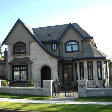 8 Easy Ways to Up Your Curb Appeal Before Listing Your Home